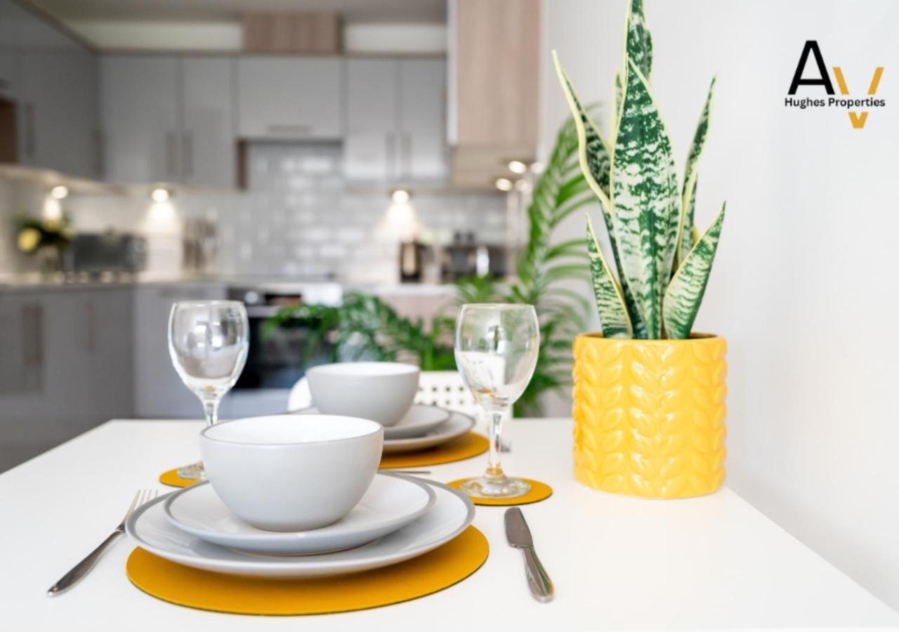 Stylish One-Bedroom Apartment - Free Wi-Fi, 4 Mins From Station, Perfect For Business Stays By Av Hughes Properties Milton Keynes Extérieur photo