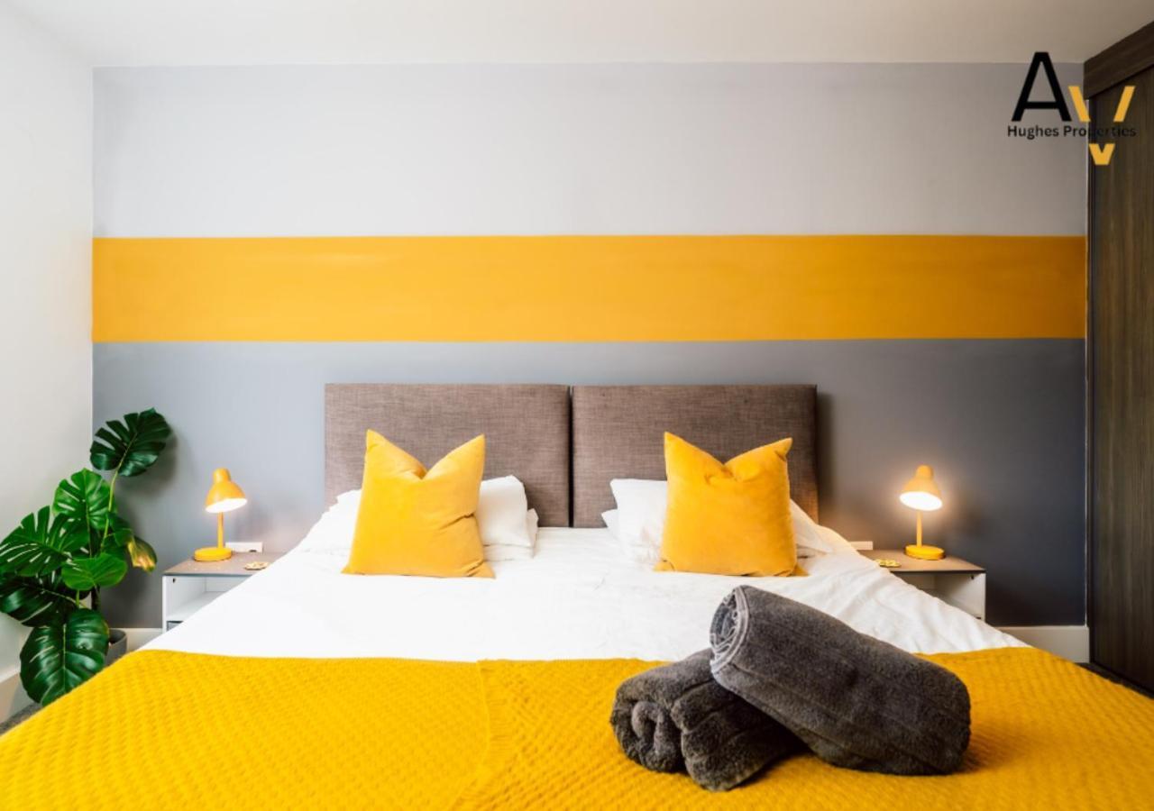 Stylish One-Bedroom Apartment - Free Wi-Fi, 4 Mins From Station, Perfect For Business Stays By Av Hughes Properties Milton Keynes Extérieur photo