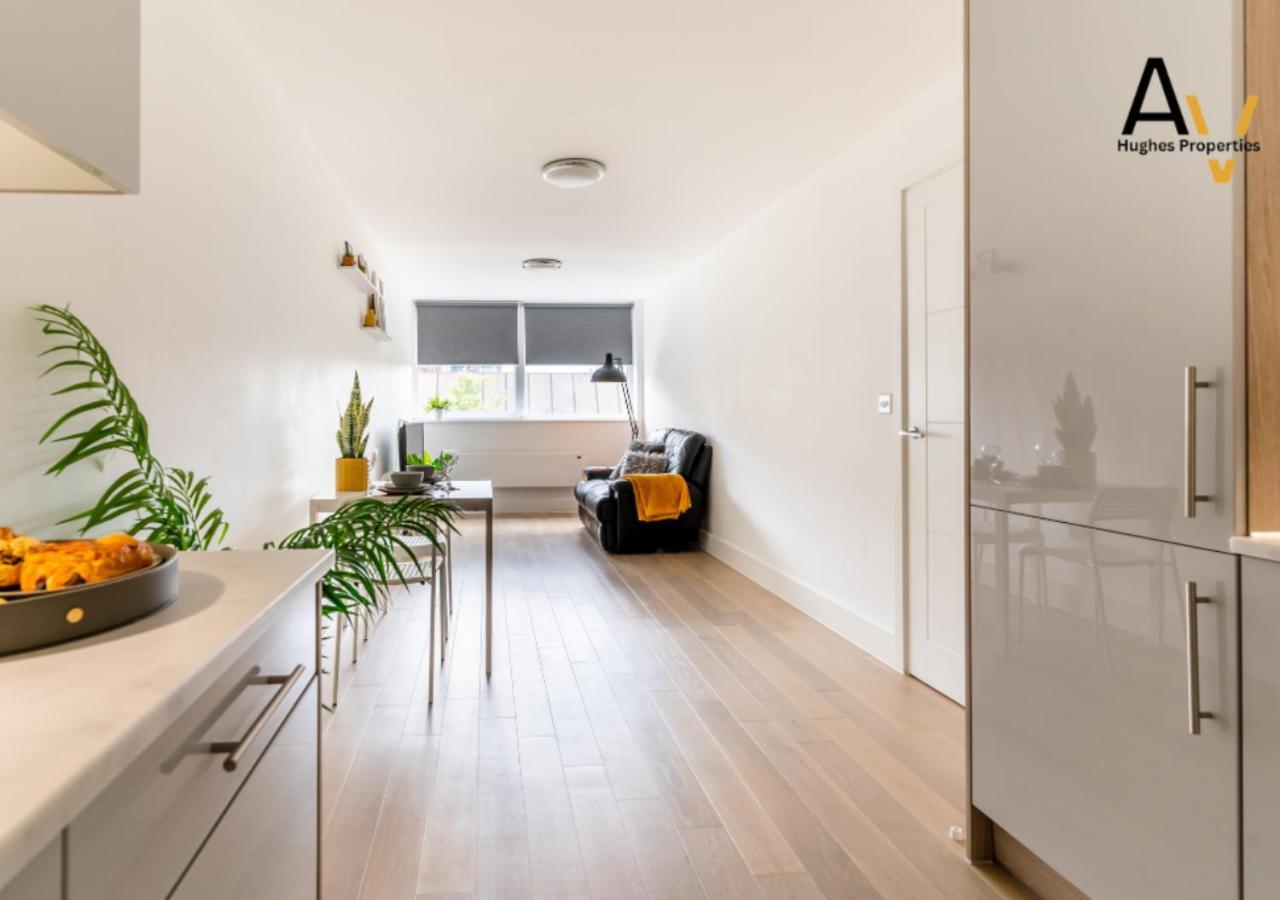 Stylish One-Bedroom Apartment - Free Wi-Fi, 4 Mins From Station, Perfect For Business Stays By Av Hughes Properties Milton Keynes Extérieur photo