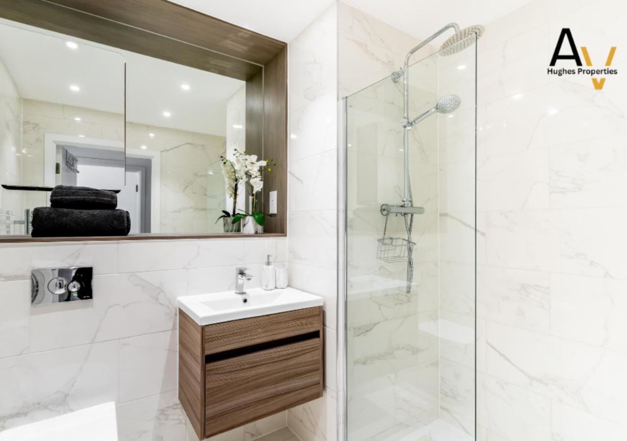 Stylish One-Bedroom Apartment - Free Wi-Fi, 4 Mins From Station, Perfect For Business Stays By Av Hughes Properties Milton Keynes Extérieur photo