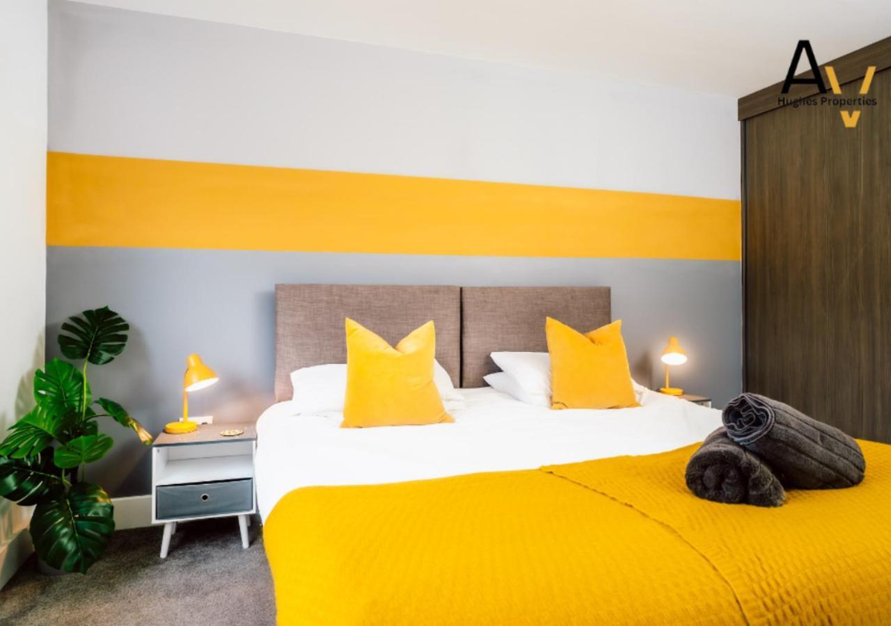 Stylish One-Bedroom Apartment - Free Wi-Fi, 4 Mins From Station, Perfect For Business Stays By Av Hughes Properties Milton Keynes Extérieur photo